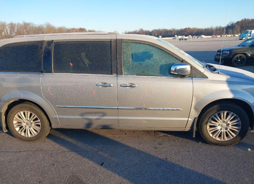 Photo 13 of 2014 Chrysler Town & COUNTRY LIMITED (VIN 2C4RC1GG2ER345518)