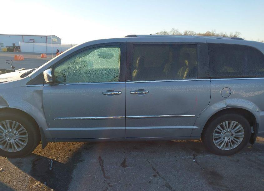 Photo 14 of 2014 Chrysler Town & COUNTRY LIMITED (VIN 2C4RC1GG2ER345518)