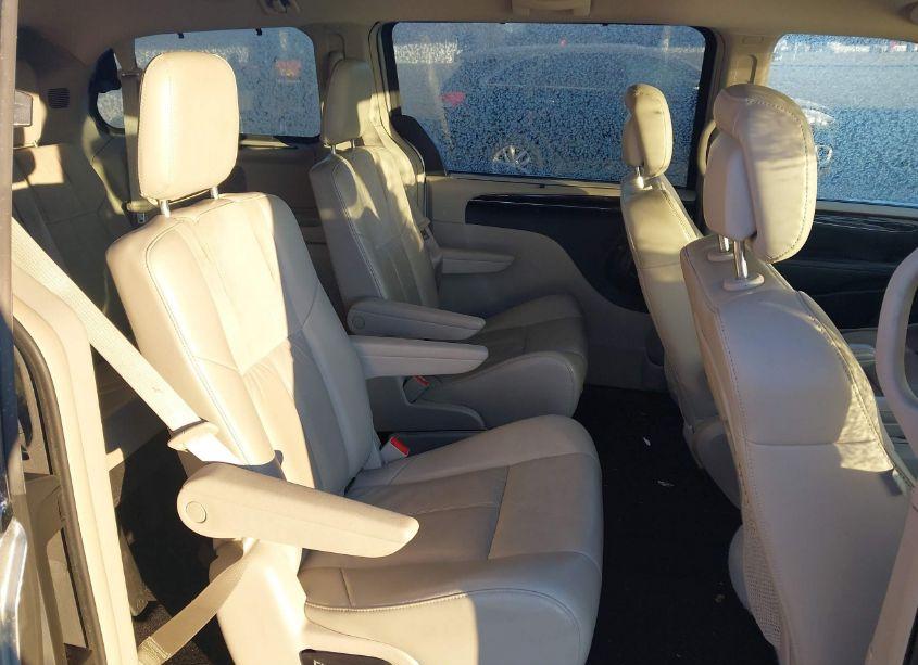 Photo 8 of 2014 Chrysler Town & COUNTRY LIMITED (VIN 2C4RC1GG2ER345518)