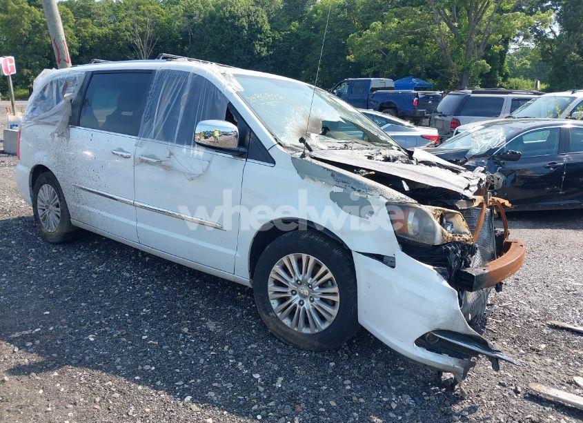 2015 Chrysler Town & COUNTRY LIMITED PLATINUM (VIN 2C4RC1GG2FR554713) main photo