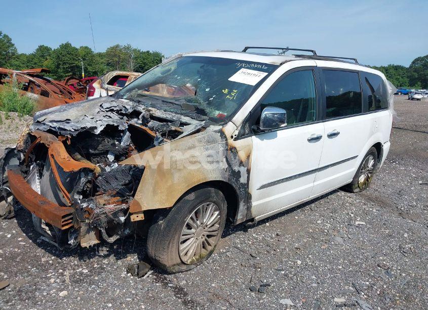 Photo 2 of 2015 Chrysler Town & COUNTRY LIMITED PLATINUM (VIN 2C4RC1GG2FR554713)