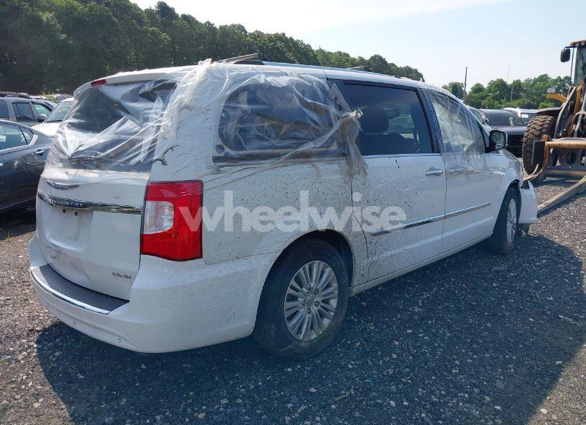 Photo 4 of 2015 Chrysler Town & COUNTRY LIMITED PLATINUM (VIN 2C4RC1GG2FR554713)