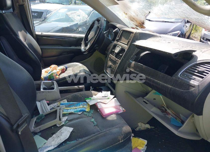 Photo 5 of 2015 Chrysler Town & COUNTRY LIMITED PLATINUM (VIN 2C4RC1GG2FR554713)