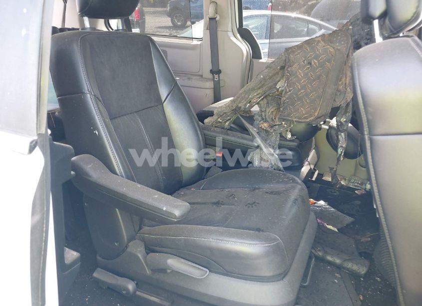 Photo 8 of 2015 Chrysler Town & COUNTRY LIMITED PLATINUM (VIN 2C4RC1GG2FR554713)