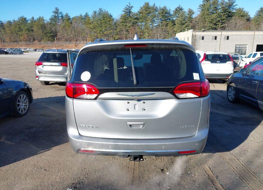 Photo 16 of 2017 Chrysler Pacifica LIMITED (VIN 2C4RC1GG2HR821867)
