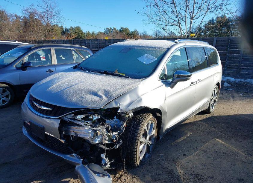 Photo 2 of 2017 Chrysler Pacifica LIMITED (VIN 2C4RC1GG2HR821867)