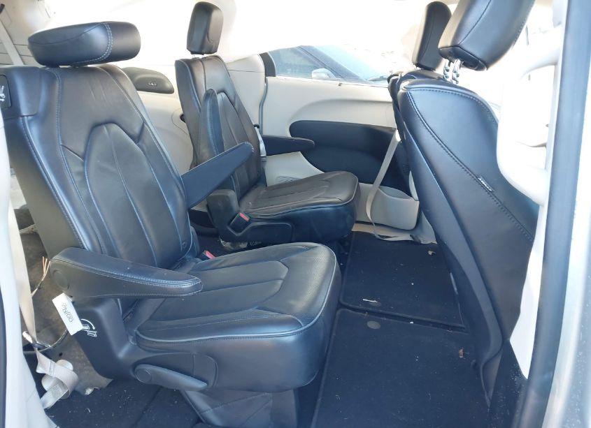 Photo 8 of 2017 Chrysler Pacifica LIMITED (VIN 2C4RC1GG2HR821867)