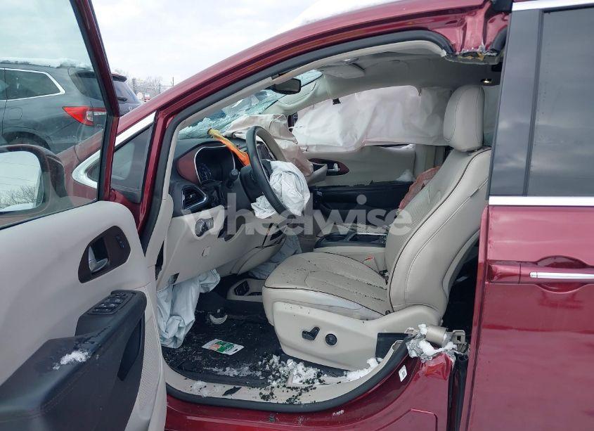 Photo 5 of 2020 Chrysler Pacifica LIMITED (VIN 2C4RC1GG2LR147891)