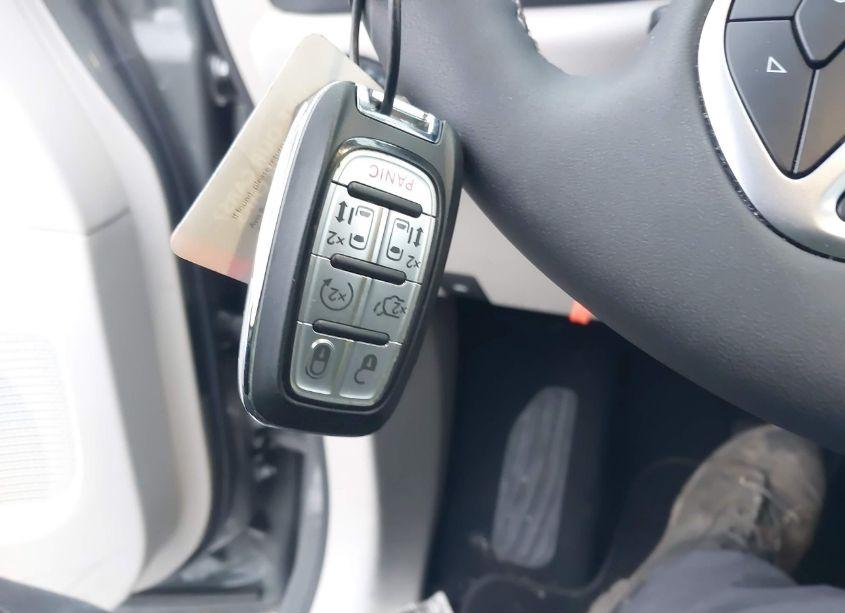 Photo 11 of 2023 Chrysler Pacifica LIMITED (VIN 2C4RC1GG2PR577233)