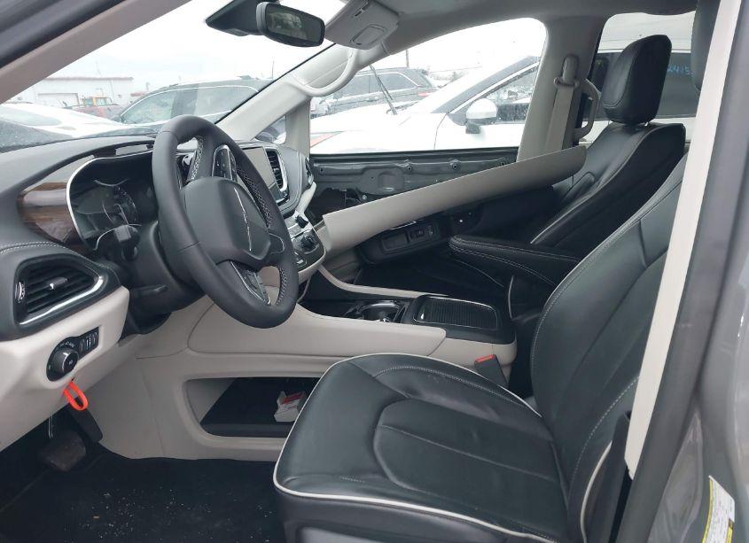 Photo 5 of 2023 Chrysler Pacifica LIMITED (VIN 2C4RC1GG2PR577233)