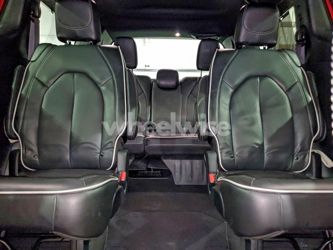 Photo 10 of 2025 CHRYSLER PACIFICA LIMITED (VIN 2C4RC1GG2SR566192)