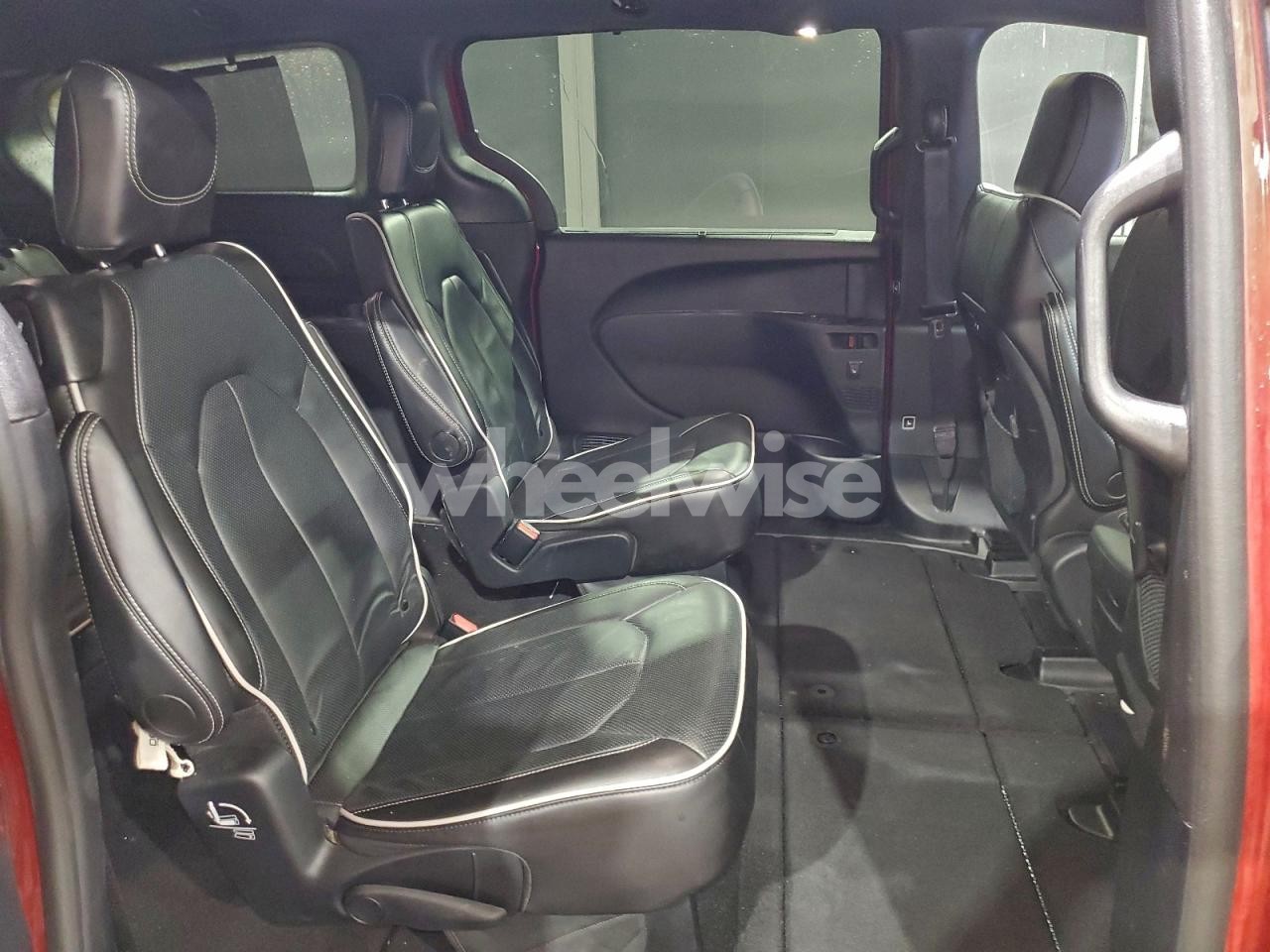 Photo 11 of 2025 CHRYSLER PACIFICA LIMITED (VIN 2C4RC1GG2SR566192)