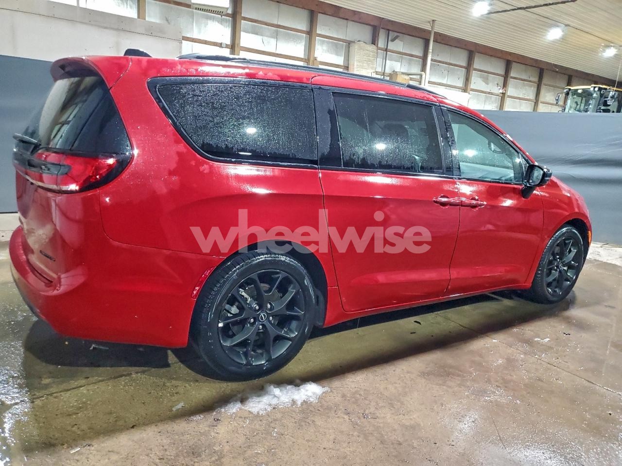 Photo 3 of 2025 CHRYSLER PACIFICA LIMITED (VIN 2C4RC1GG2SR566192)