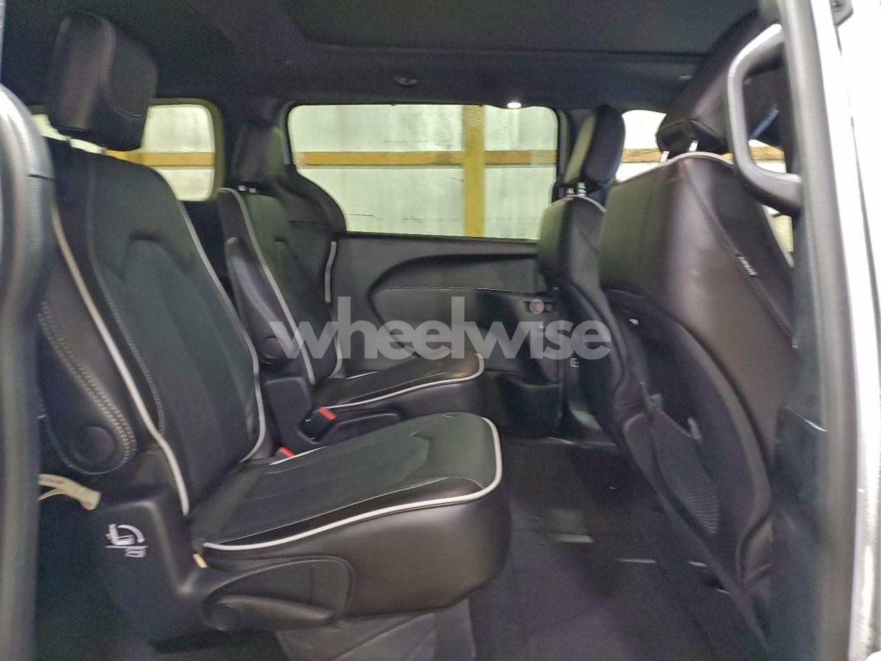 Photo 11 of 2026 CHRYSLER PACIFICA LIMITED (VIN 2C4RC1GG2TR182480)