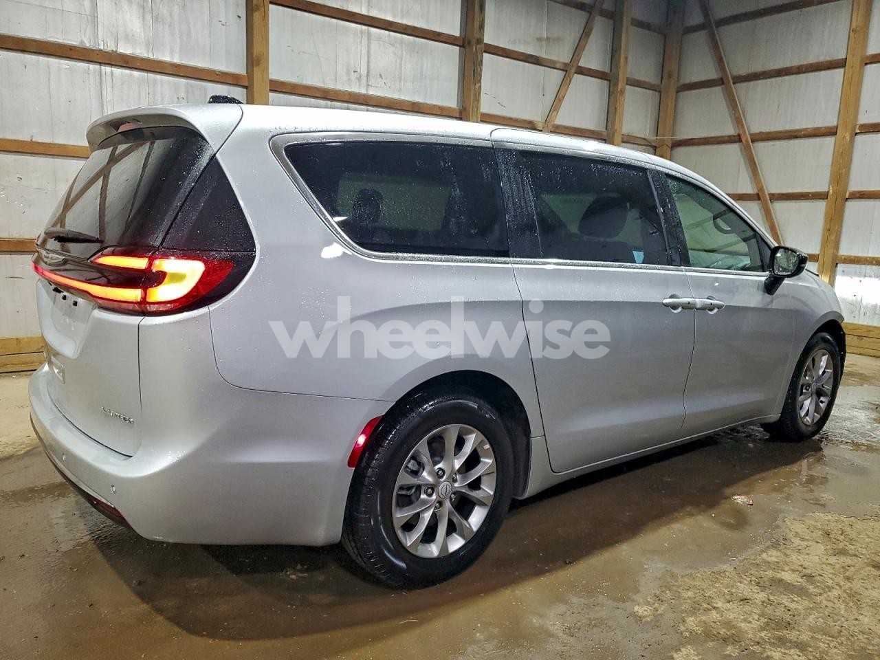 Photo 3 of 2026 CHRYSLER PACIFICA LIMITED (VIN 2C4RC1GG2TR182480)