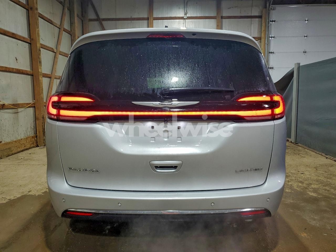 Photo 6 of 2026 CHRYSLER PACIFICA LIMITED (VIN 2C4RC1GG2TR182480)