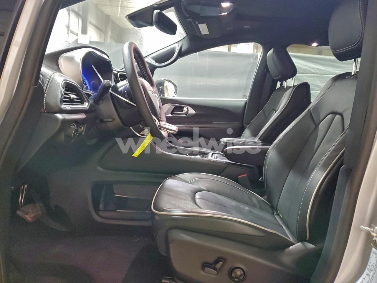 Photo 7 of 2026 CHRYSLER PACIFICA LIMITED (VIN 2C4RC1GG2TR182480)