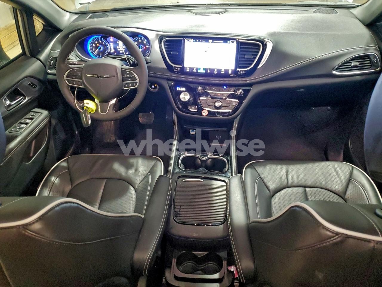 Photo 8 of 2026 CHRYSLER PACIFICA LIMITED (VIN 2C4RC1GG2TR182480)