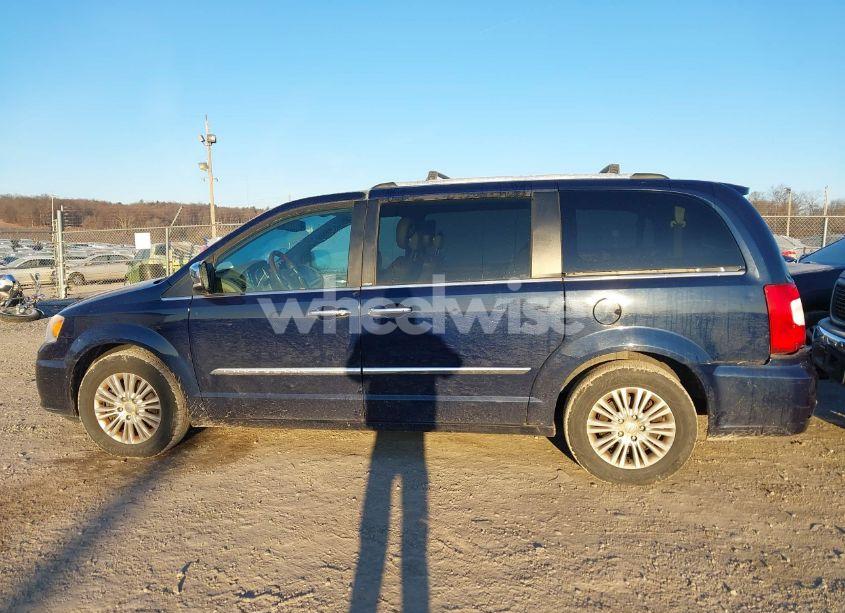 Photo 14 of 2014 Chrysler Town & COUNTRY LIMITED (VIN 2C4RC1GG3ER168588)