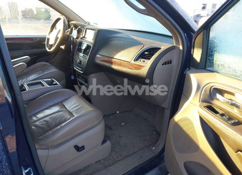 Photo 5 of 2014 Chrysler Town & COUNTRY LIMITED (VIN 2C4RC1GG3ER168588)