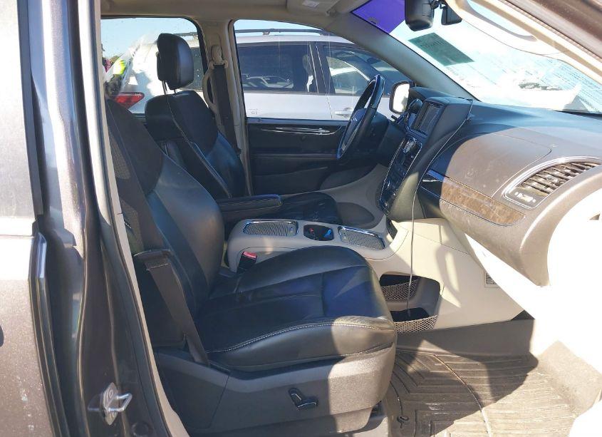 Photo 5 of 2016 Chrysler Town & COUNTRY LIMITED PLATINUM (VIN 2C4RC1GG3GR135514)