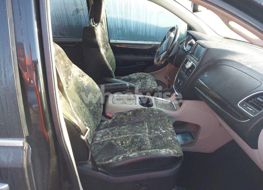 Photo 5 of 2016 Chrysler Town & COUNTRY LIMITED PLATINUM (VIN 2C4RC1GG3GR240151)