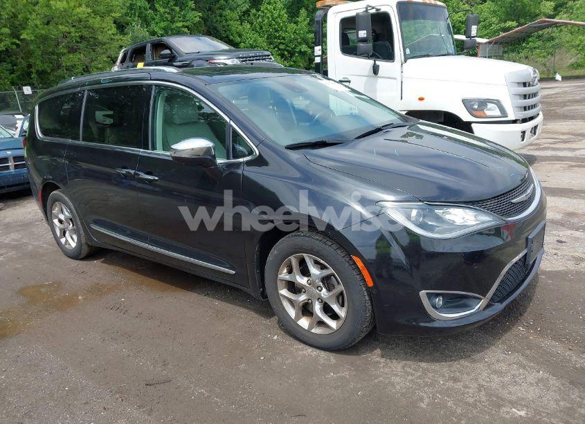 2017 Chrysler Pacifica LIMITED (VIN 2C4RC1GG3HR566162) main photo