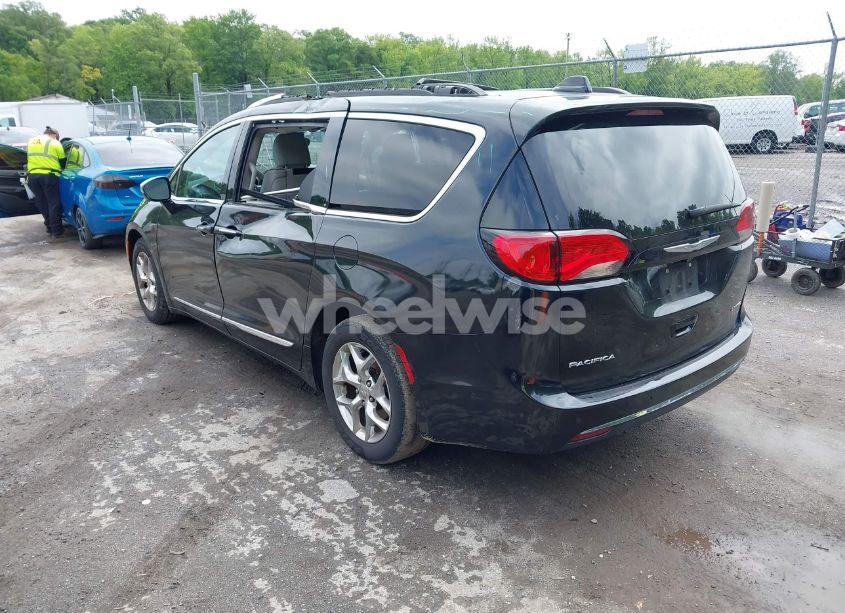 Photo 3 of 2017 Chrysler Pacifica LIMITED (VIN 2C4RC1GG3HR566162)