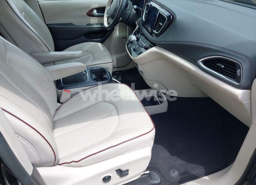 Photo 5 of 2017 Chrysler Pacifica LIMITED (VIN 2C4RC1GG3HR566162)