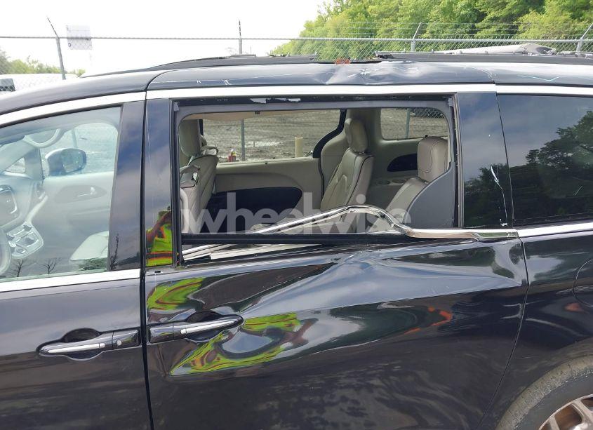 Photo 6 of 2017 Chrysler Pacifica LIMITED (VIN 2C4RC1GG3HR566162)