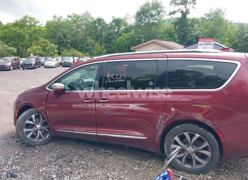 Photo 14 of 2018 Chrysler Pacifica LIMITED (VIN 2C4RC1GG3JR226337)