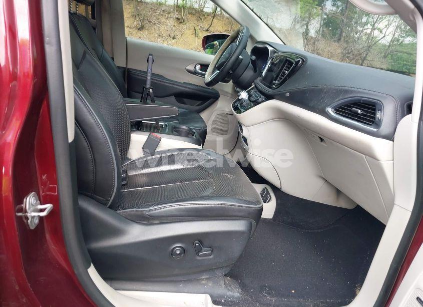 Photo 5 of 2018 Chrysler Pacifica LIMITED (VIN 2C4RC1GG3JR226337)