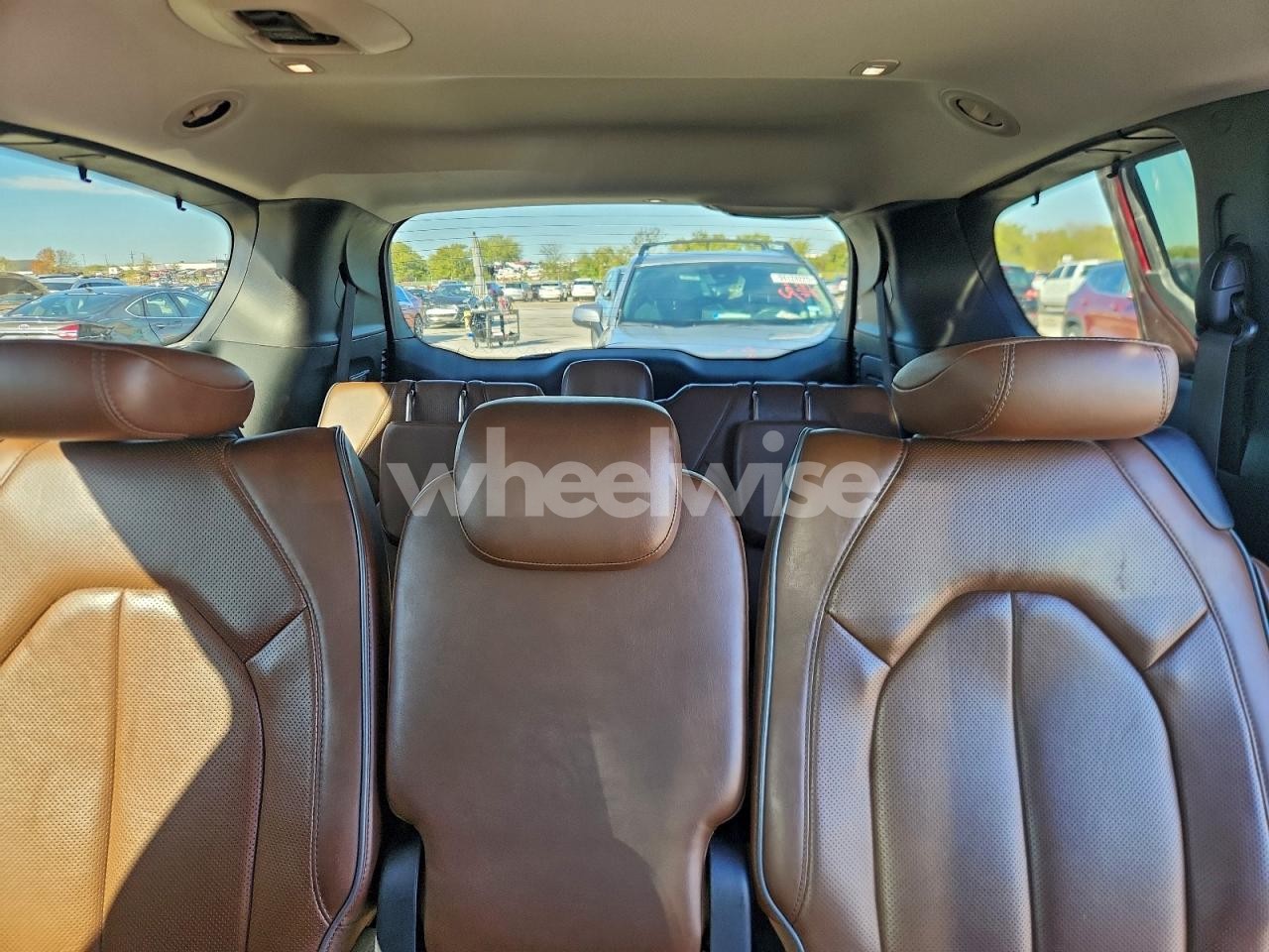 Photo 10 of 2018 CHRYSLER PACIFICA LIMITED (VIN 2C4RC1GG3JR295240)