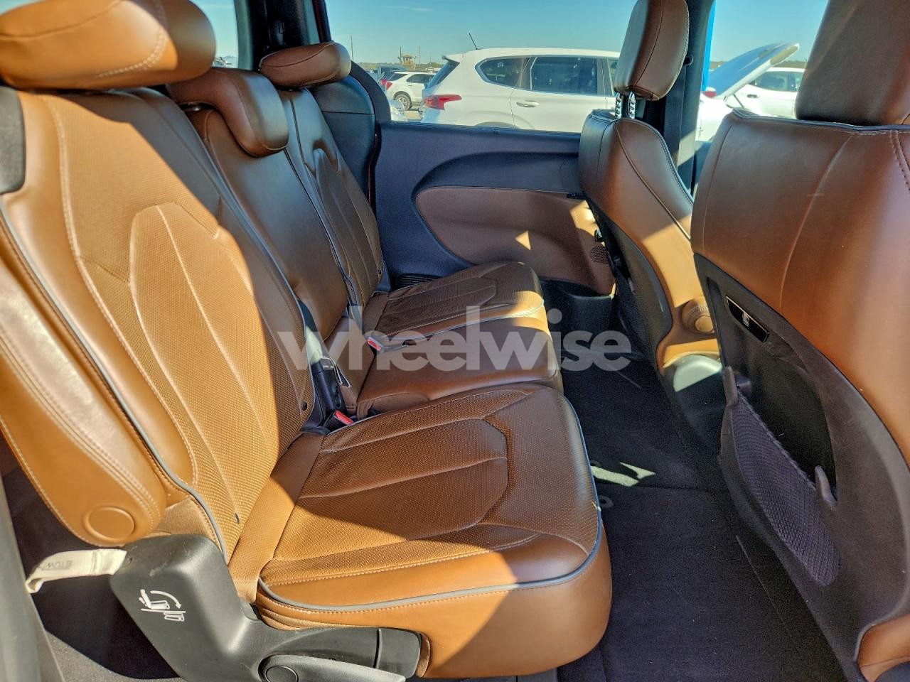 Photo 11 of 2018 CHRYSLER PACIFICA LIMITED (VIN 2C4RC1GG3JR295240)