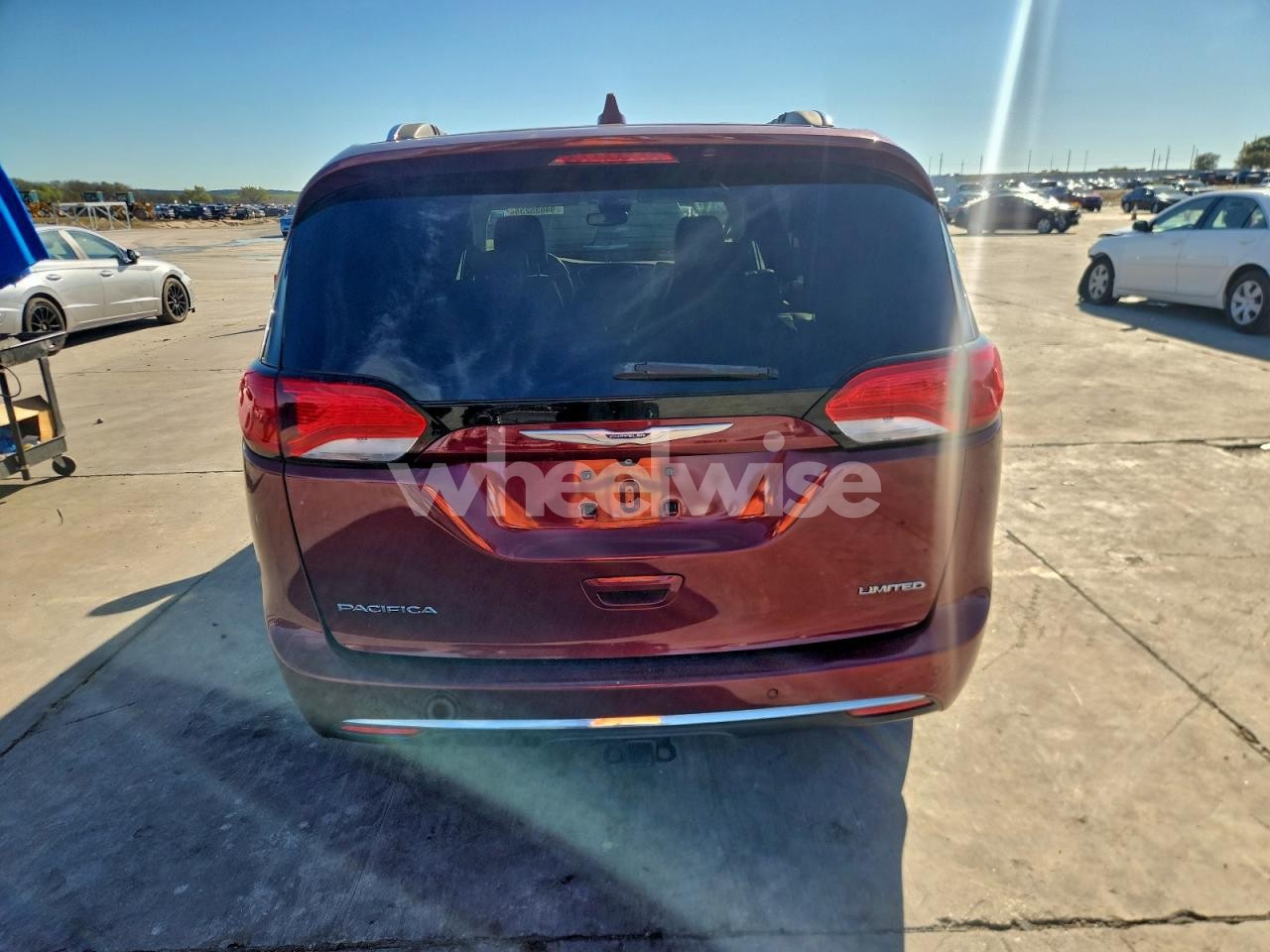 Photo 6 of 2018 CHRYSLER PACIFICA LIMITED (VIN 2C4RC1GG3JR295240)
