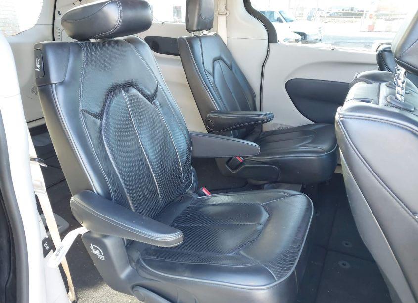 Photo 8 of 2018 Chrysler Pacifica LIMITED (VIN 2C4RC1GG3JR338300)