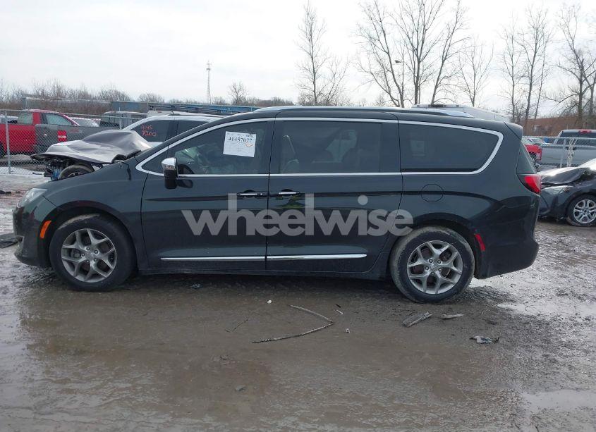 Photo 14 of 2019 Chrysler Pacifica LIMITED (VIN 2C4RC1GG3KR554620)