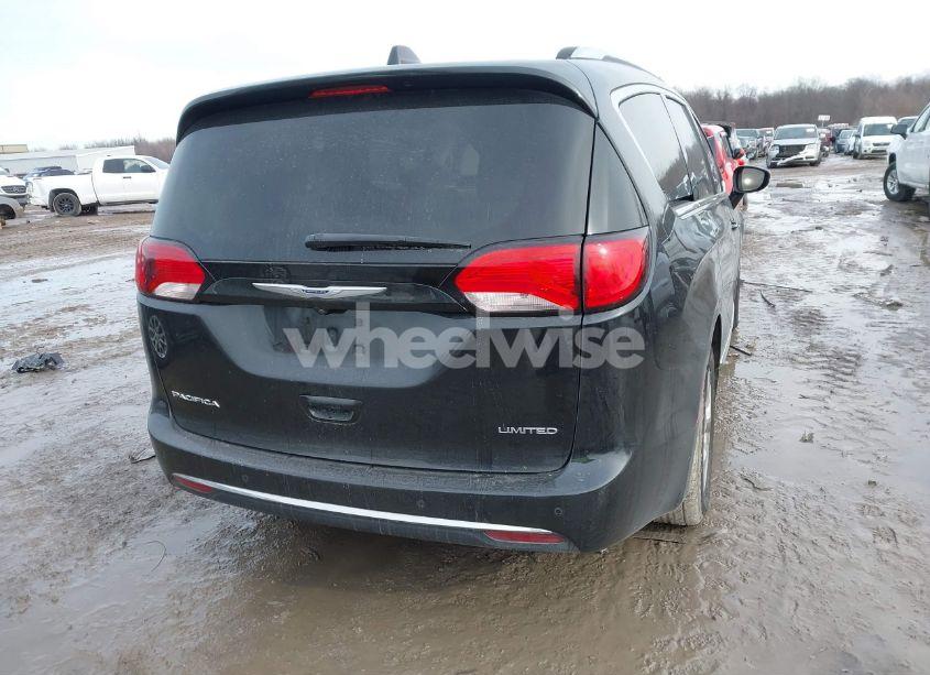 Photo 4 of 2019 Chrysler Pacifica LIMITED (VIN 2C4RC1GG3KR554620)
