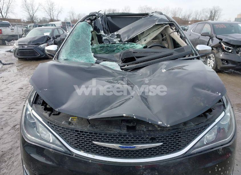 Photo 6 of 2019 Chrysler Pacifica LIMITED (VIN 2C4RC1GG3KR554620)