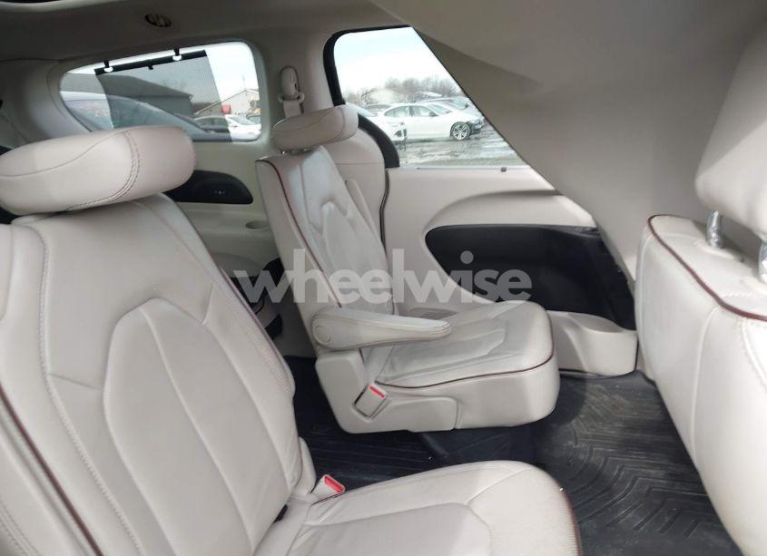 Photo 8 of 2019 Chrysler Pacifica LIMITED (VIN 2C4RC1GG3KR554620)