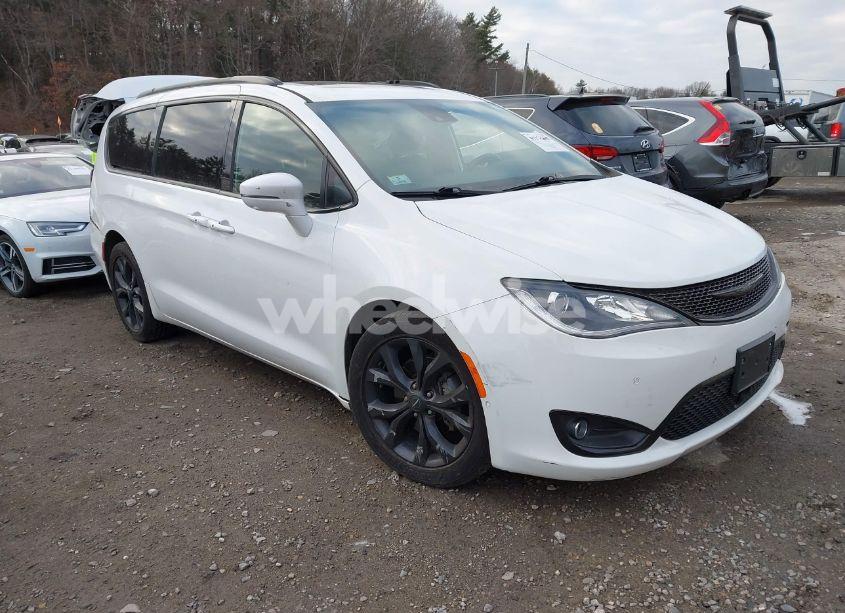 2019 Chrysler Pacifica LIMITED (VIN 2C4RC1GG3KR576715) main photo