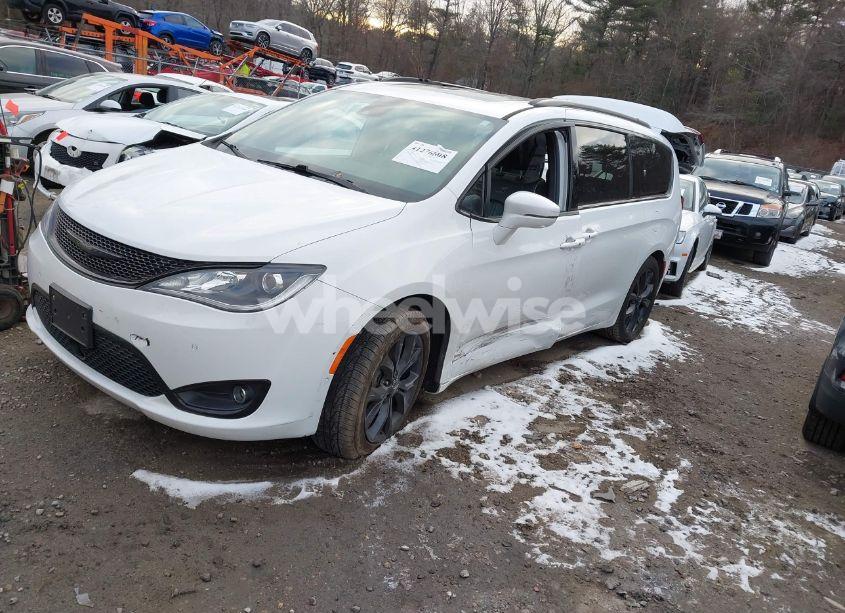 Photo 2 of 2019 Chrysler Pacifica LIMITED (VIN 2C4RC1GG3KR576715)