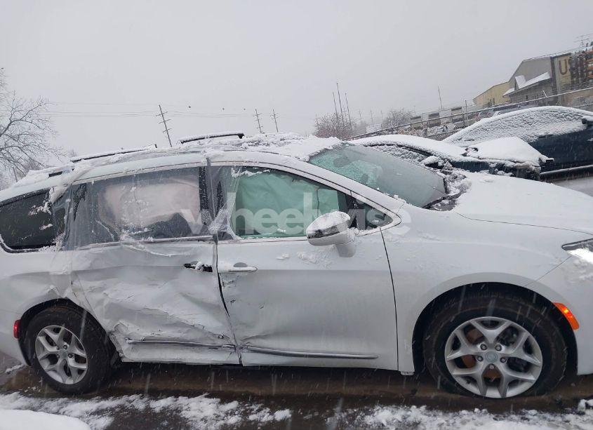 Photo 13 of 2020 Chrysler Pacifica LIMITED (VIN 2C4RC1GG3LR136303)