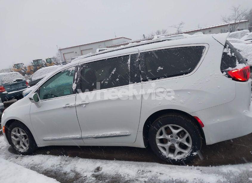 Photo 14 of 2020 Chrysler Pacifica LIMITED (VIN 2C4RC1GG3LR136303)