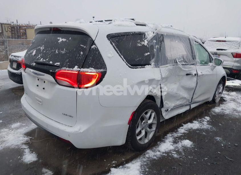 Photo 4 of 2020 Chrysler Pacifica LIMITED (VIN 2C4RC1GG3LR136303)