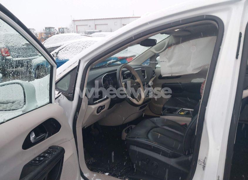 Photo 5 of 2020 Chrysler Pacifica LIMITED (VIN 2C4RC1GG3LR136303)