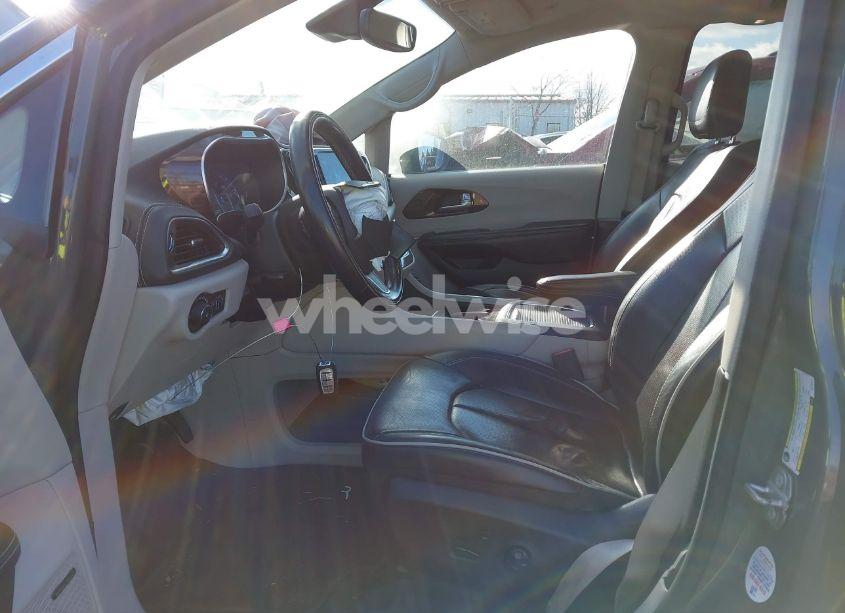 Photo 5 of 2022 Chrysler Pacifica LIMITED (VIN 2C4RC1GG3NR109914)