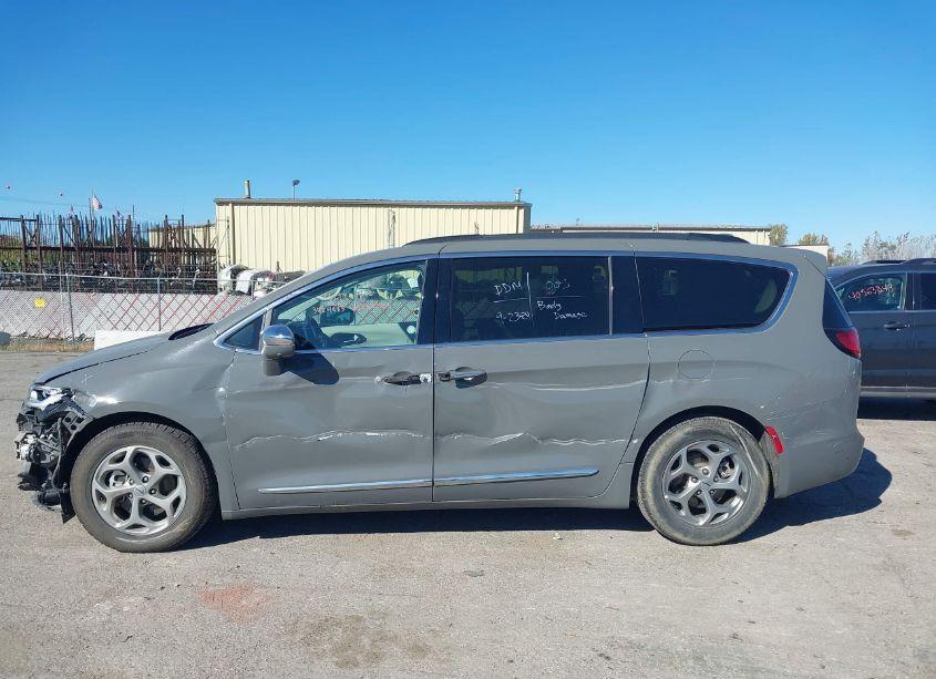 Photo 14 of 2022 Chrysler Pacifica LIMITED (VIN 2C4RC1GG3NR194754)