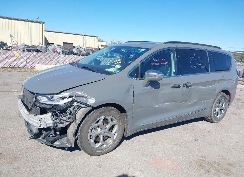 Photo 2 of 2022 Chrysler Pacifica LIMITED (VIN 2C4RC1GG3NR194754)