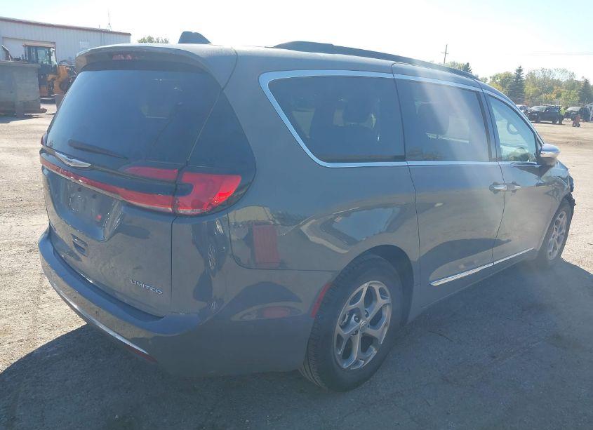 Photo 4 of 2022 Chrysler Pacifica LIMITED (VIN 2C4RC1GG3NR194754)